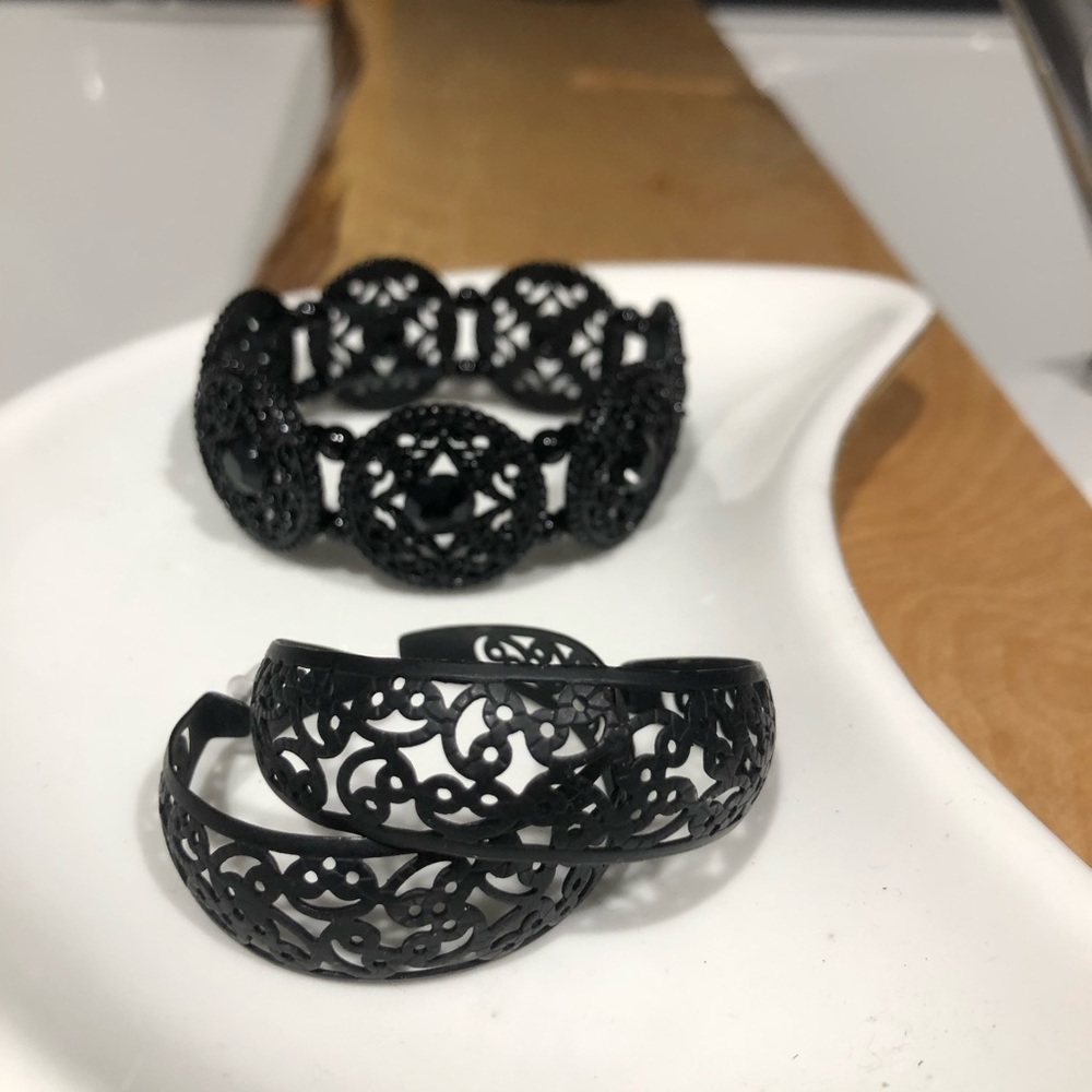 Black bracelet & earrings